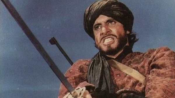 In 'Zanjeer', Amitabh got the title of 'Angry Young Man' instead of  Dharmendra | 'जंजीर' में धर्मेंद्र की जगह अमिताभ को मिल गया 'एंग्री यंग मैन'  का टाइटल