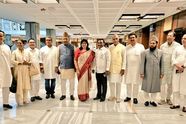 Why did the opposition get angry at the Chief of JPC regarding Waqf Bill? | वक्फ बिल को लेकर बनी जेपीसी के चीफ पर क्यों भड़का विपक्ष