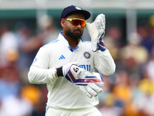 Rishabh Pant has some technical flaws in wicketkeeping but...former England  cricketer makes a big claim|ऋषभ पंत की विकेटकीपिंग में हैं कुछ तकनीकी  कमियां, लेकिन...इंग्लैंड के पूर्व ...