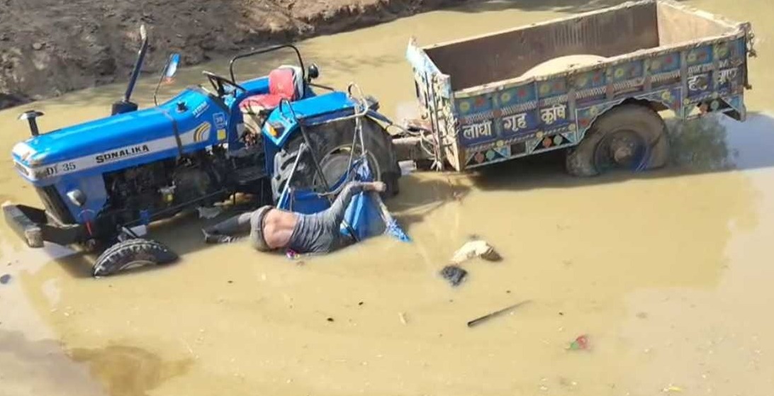 Major accident MP 2 farmers killed tractor trolley overturns | MP में ...